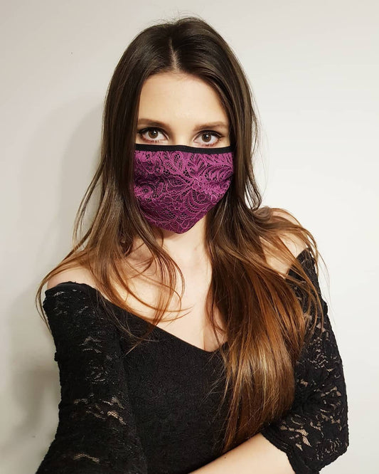 Mascherina fashion lavabile in tessuto nero e pizzo viola doppio strato