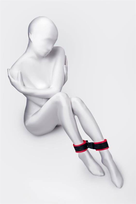 Cavigliere in tessuto vellutato rosso